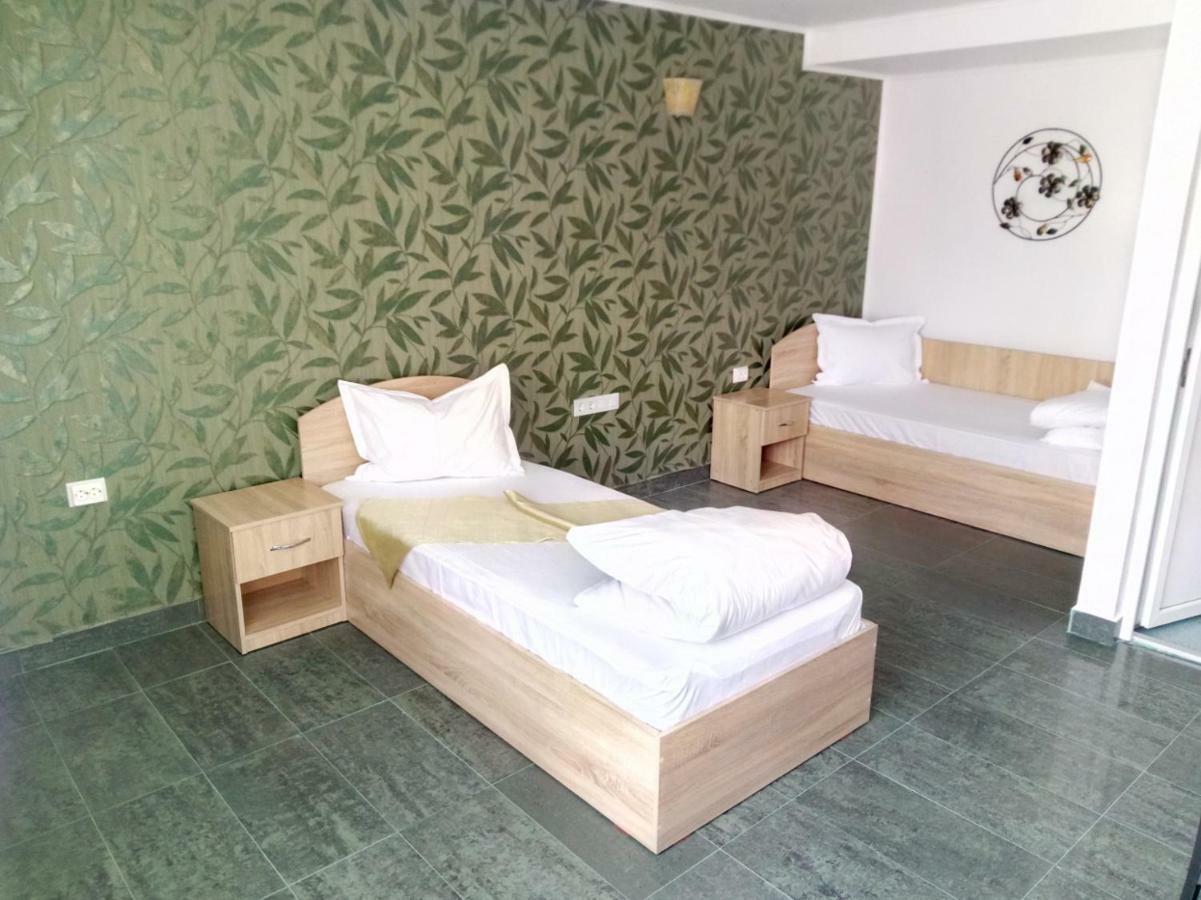 חונדוארה Camere De Inchiriat Carpati מראה חיצוני תמונה