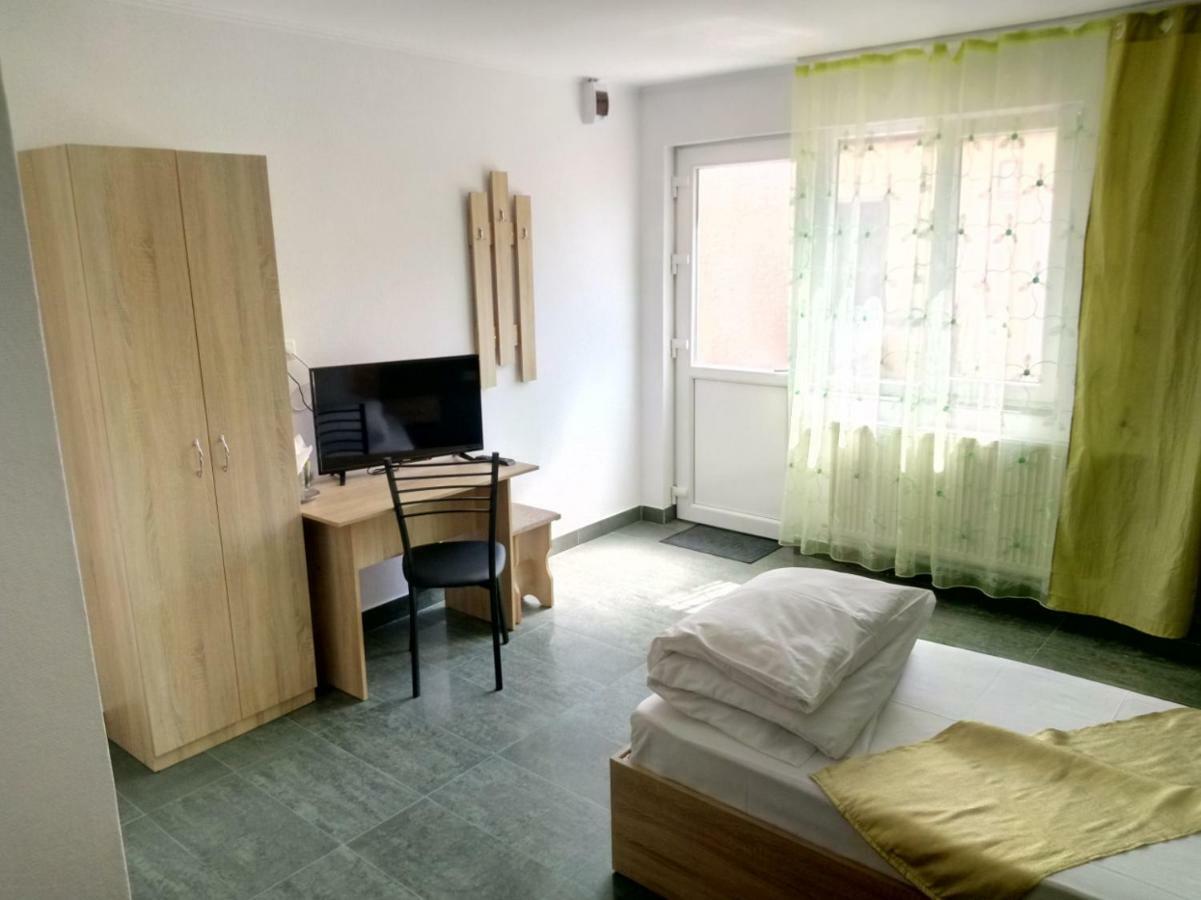 חונדוארה Camere De Inchiriat Carpati מראה חיצוני תמונה