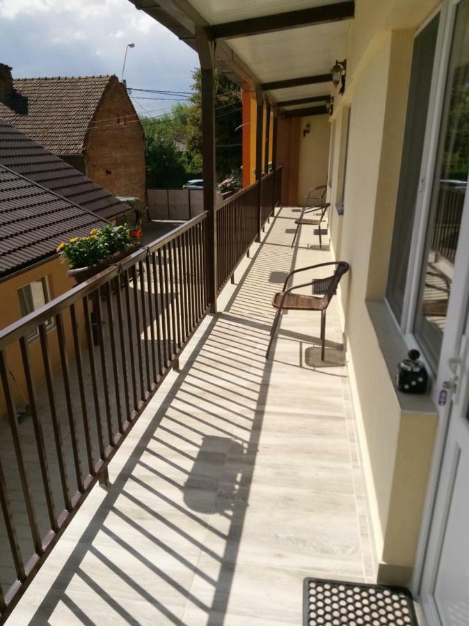 חונדוארה Camere De Inchiriat Carpati מראה חיצוני תמונה