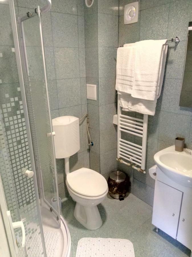 חונדוארה Camere De Inchiriat Carpati מראה חיצוני תמונה