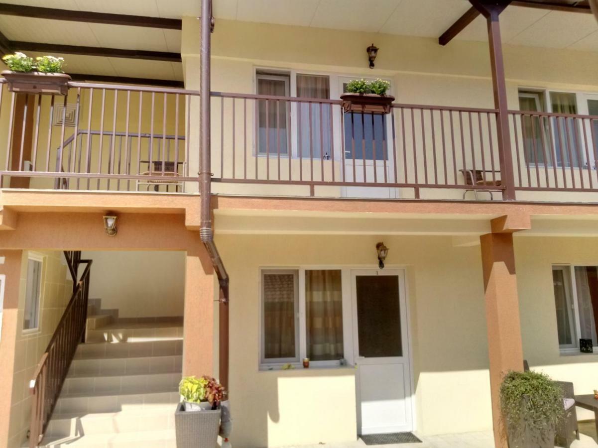 חונדוארה Camere De Inchiriat Carpati מראה חיצוני תמונה