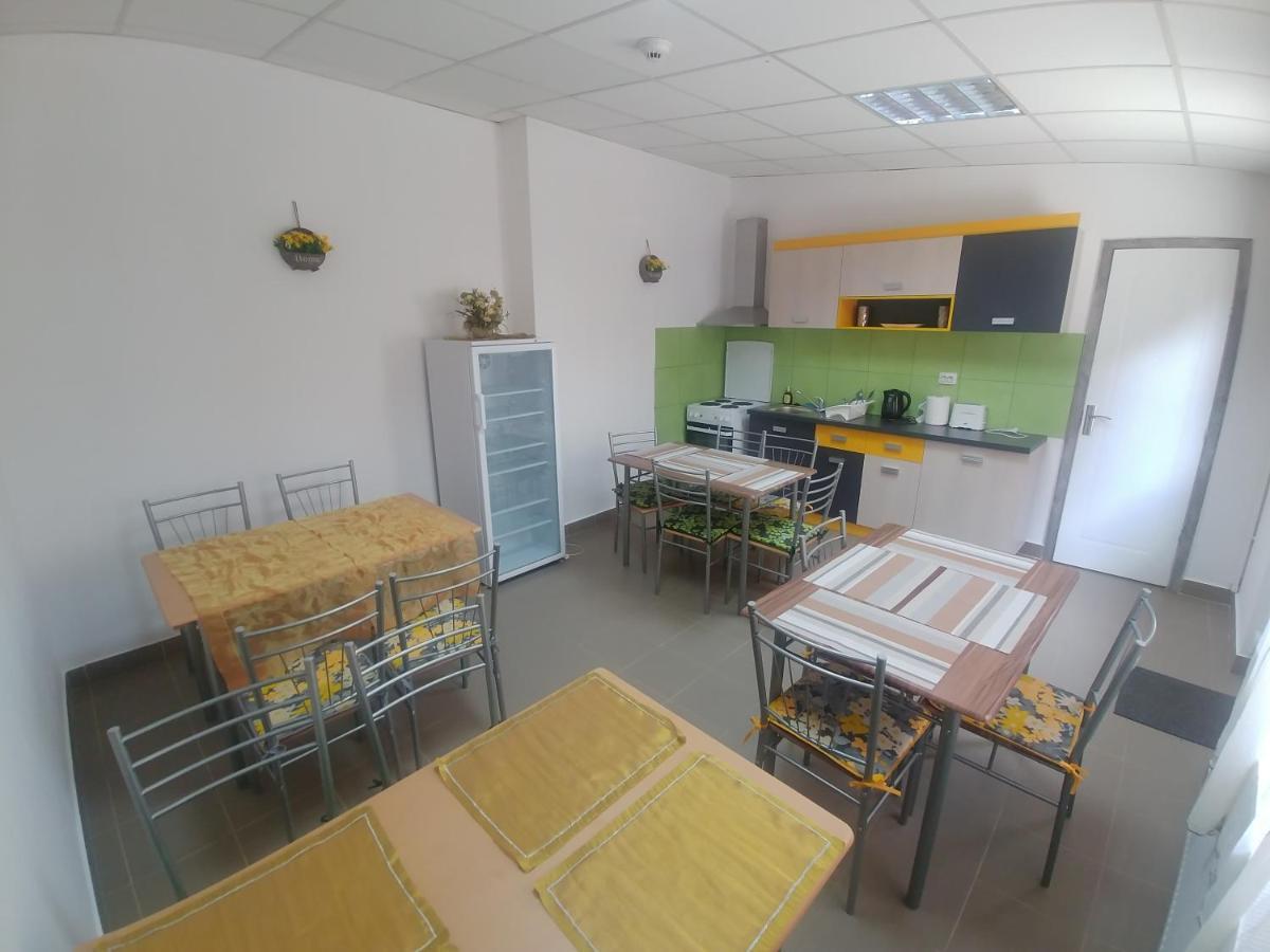 חונדוארה Camere De Inchiriat Carpati מראה חיצוני תמונה